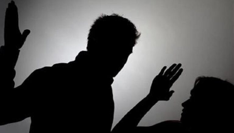 بالفيديو.. ضرب مراسلة أميركية على الهواء