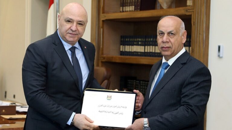 عون يتسلم دعوة لحضور القمة العربية في بغداد