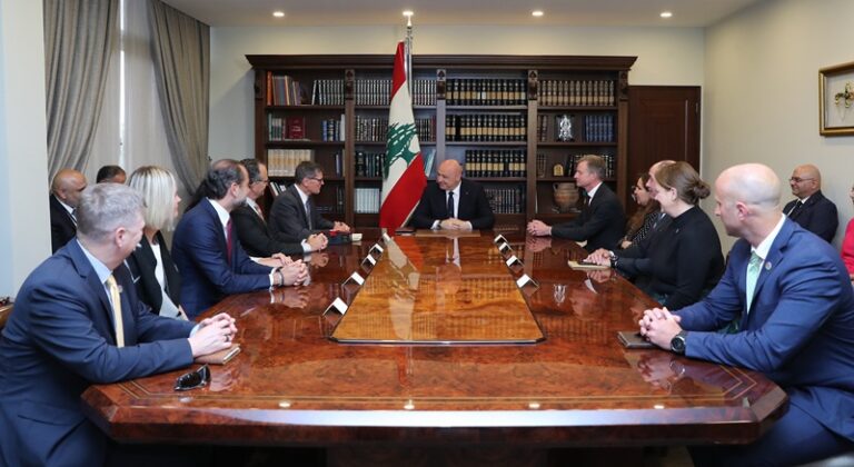 عون: متمسّكون بعودة النازحين إلى بلادهم