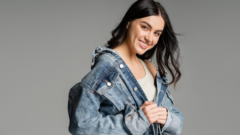 الموضة التي “لا تبطل”.. جاكيت “الدنيم” لفصل الربيع!