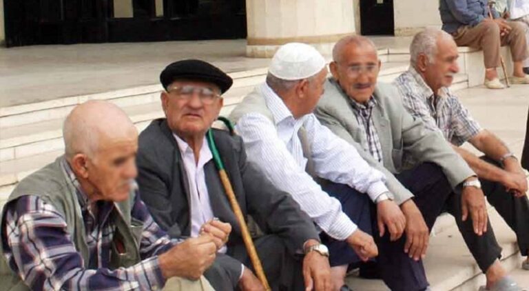 تجمع المتقاعدين: توزيع مهام وتثبيت اشتراك شهري