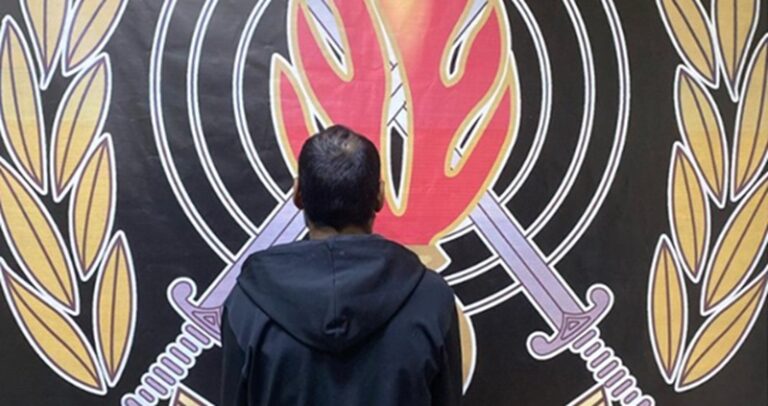 سارق سيارات بقبضة الأمن في جل الديب