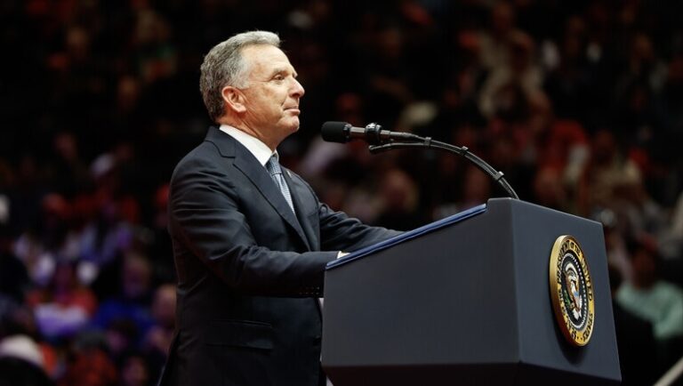 ويتكوف يخطط للقاء الحية؟