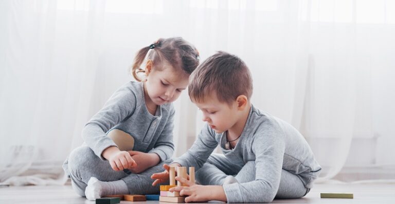 كيف نربي إخوة لا أعداء؟