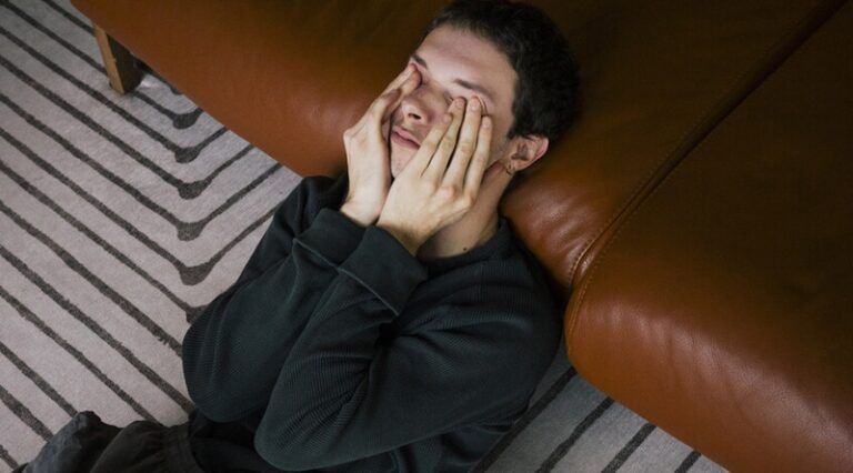 السعي وراء السعادة قد يجعلك أكثر تعاسة!