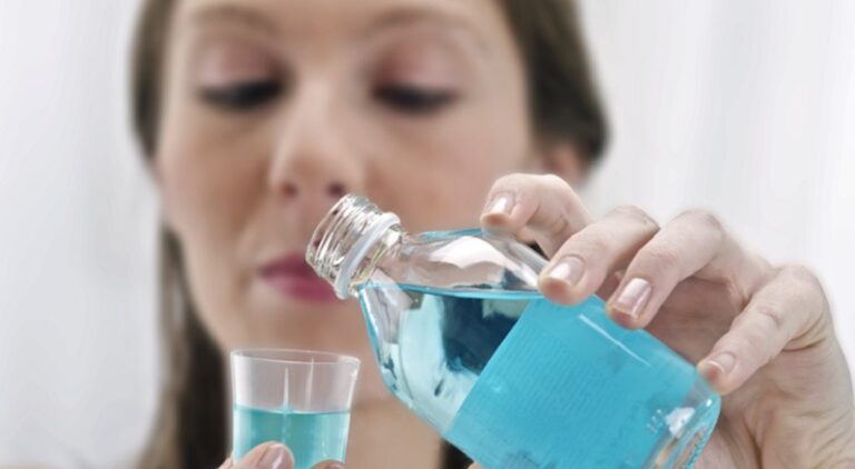 إحذر.. تأثير غسول الفم على صحة الفم والأسنان