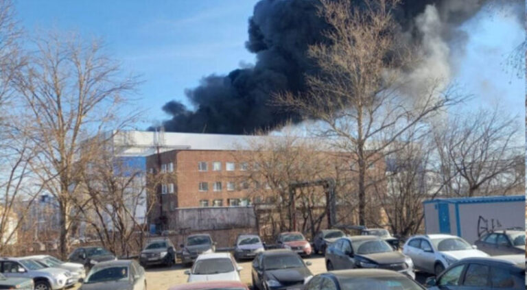 بالفيديو.. حريق ضخم في روسيا بسبب أسطوانة غاز!