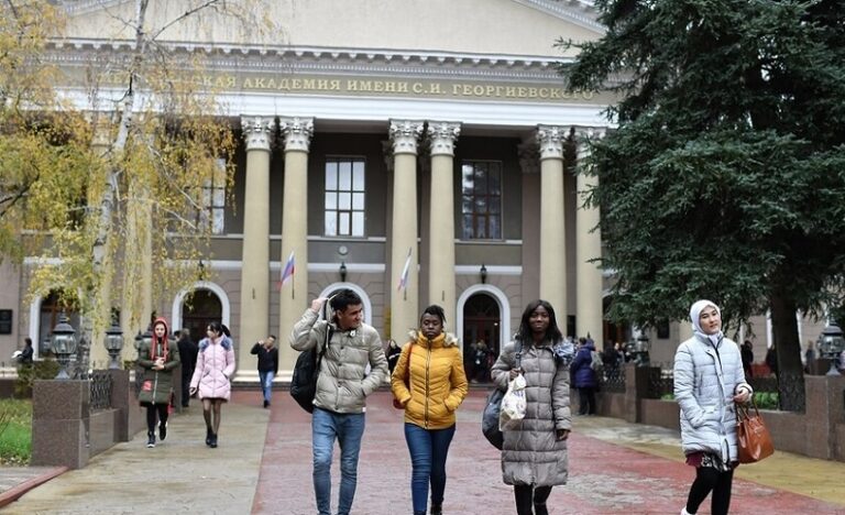 تعليق قبول الطلاب السوريين في جامعات روسيا