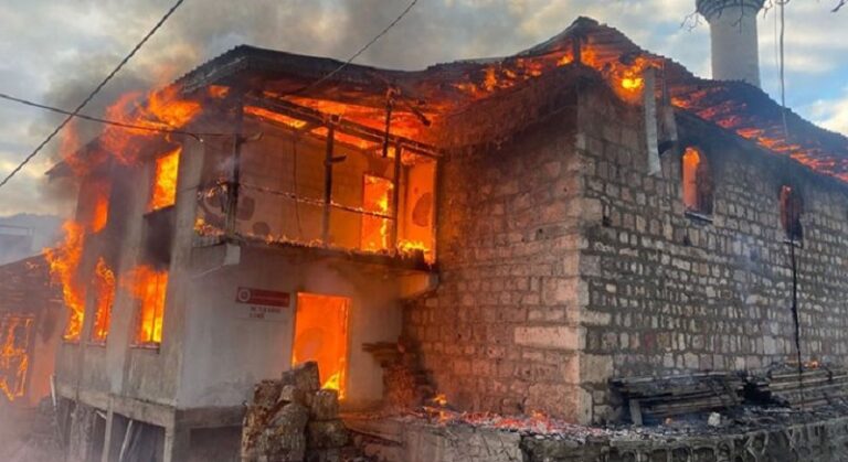 6 جرحى بحريق في مرماريس التركية (صور – فيديو)