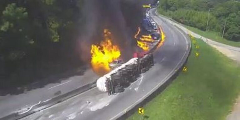 انقلاب شاحنة يؤدي لحريق سيارات وإصابات في البرازيل (فيديو)