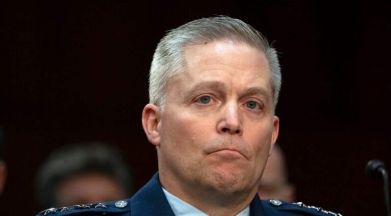 إقالة مدير وكالة الأمن القوميّ الأميركية لعدم ولائه لترامب