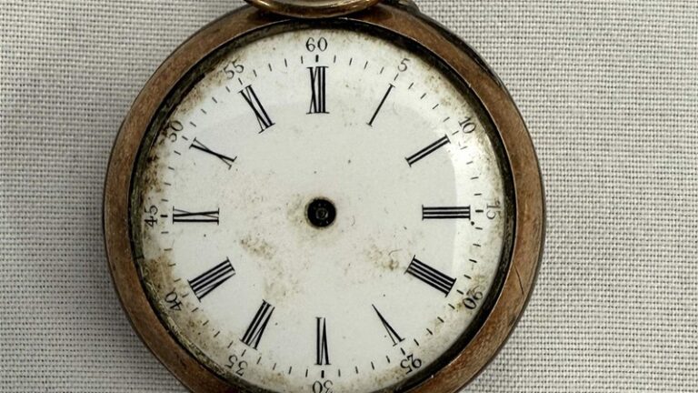 ساعة غارقة مع “تايتانيك” تُباع في مزاد!