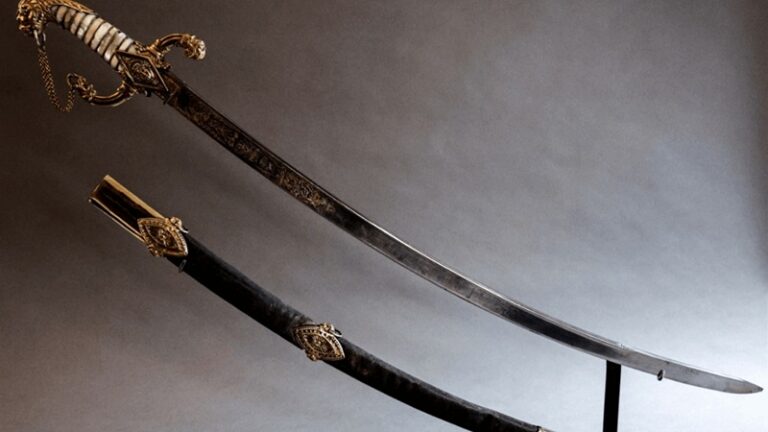 مزاد على سيف نابليون!