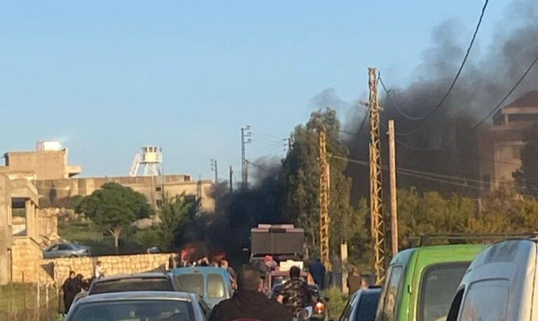 جريح باستهداف سيارة في محيط رميش (صورة)