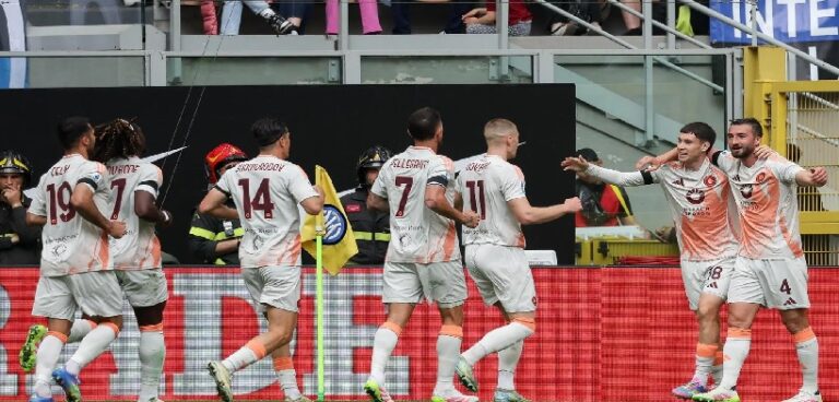 الدوري الإيطالي لكرة القدم: روما يصفع الإنتر ويُقدم هدية ثمينة لنابولي