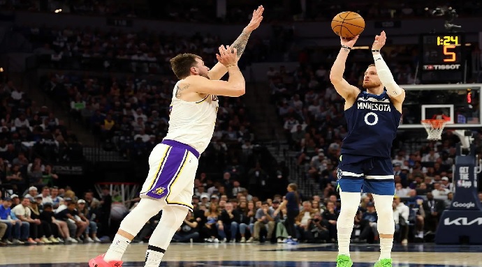 دوري السلة الأميركي: نيويورك نيكس يقترب من التأهل وليكرز على مشارف الخروج