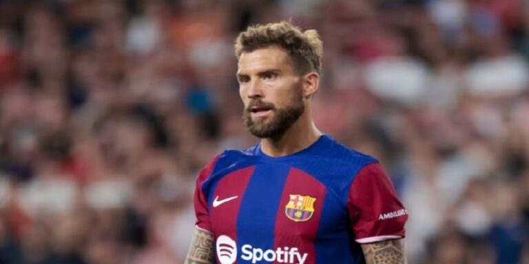 برشلونة يكشف طبيعة إصابة مدافعه مارتينيز