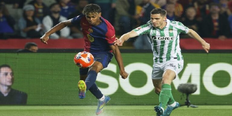 برشلونة يرفض هدية فالنسيا ويكتفي بالتعادل الإيجابي مع بيتيس