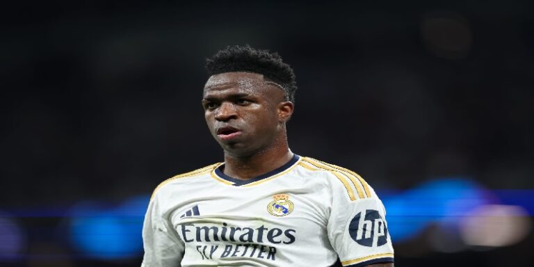 فينيسيوس يحسم الجدل بشأن البقاء مع ريال مدريد من عدمه