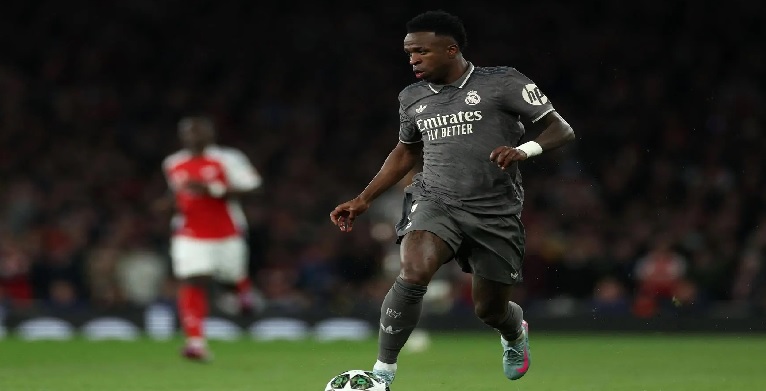 فينيسيوس يوجه رسالة لجماهير فريقه بعد الخسارة من آرسنال: يمكننا تكرارها