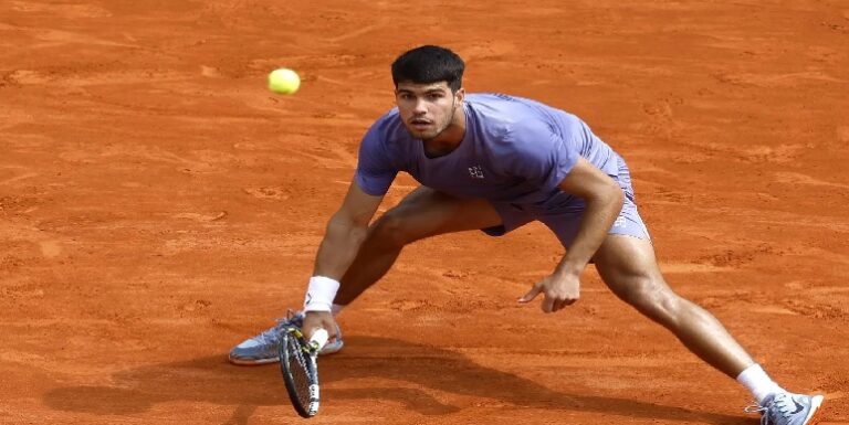 تنس: ألكاراز يعود من بعيد ويبلغ نصف نهائي دورة مونتي كارلو