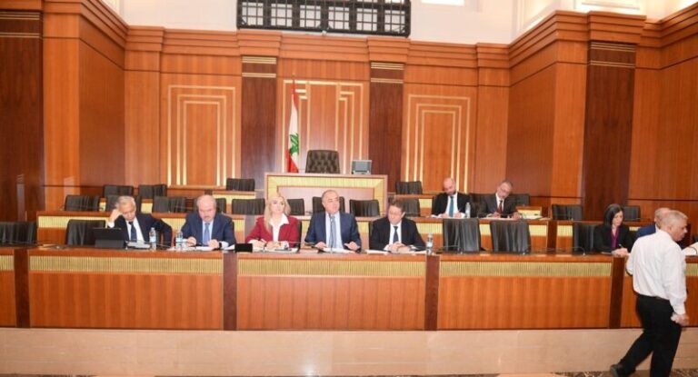 منح مالية شهرية للعسكريين في الخدمة والتقاعد