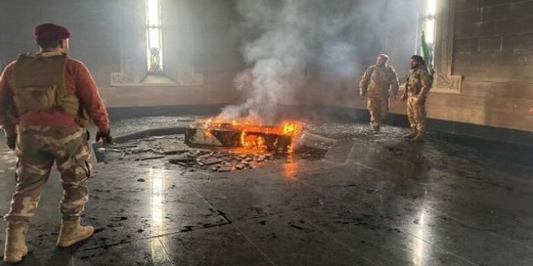 بالصور ـ نبش قبر حافظ الأسد ونقل رفاته إلى مكان سري!