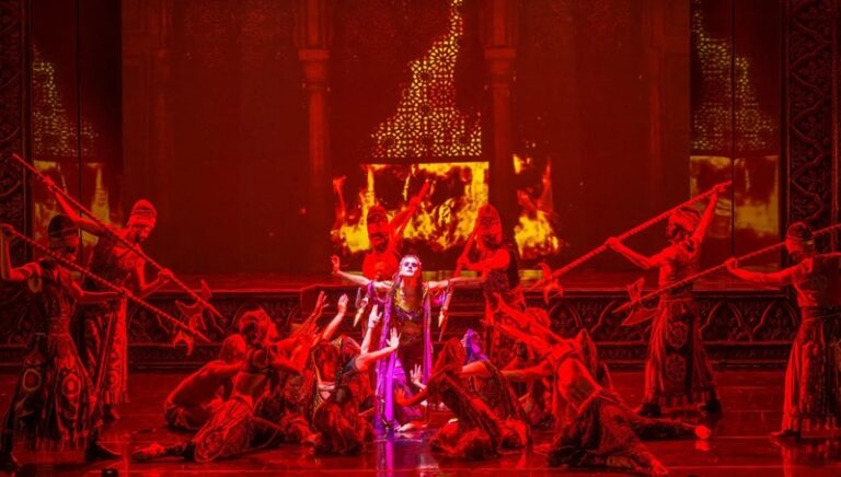 كركلا يوقظ الحكايات من قلب الحرب بـ”ألف ليلة وليلة”