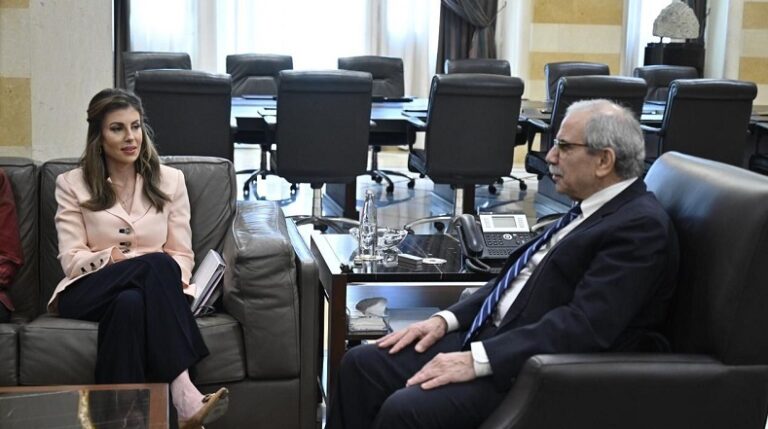 لقاء مغلق بين أوتاغوس وسلام