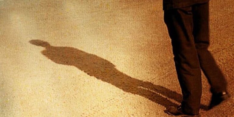 الـ”أنا” على ذاتها تنقسم…!