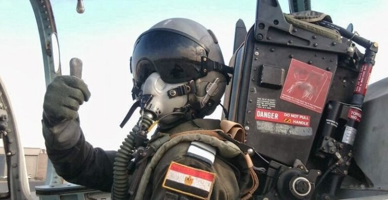 سقوط طائرة عسكرية مصرية ومقتل طاقمها