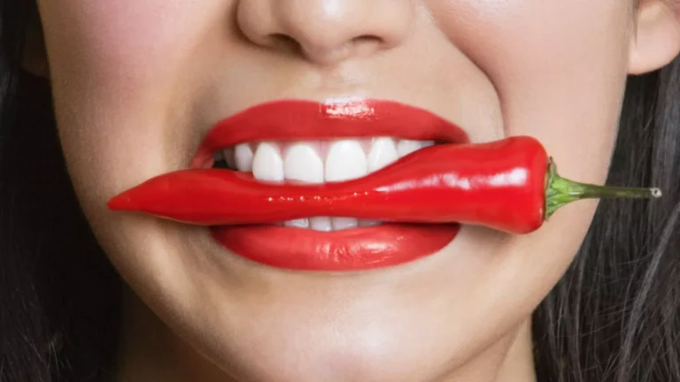 الأطعمة الحارة.. لذة آنية ومخاطر محتملة!