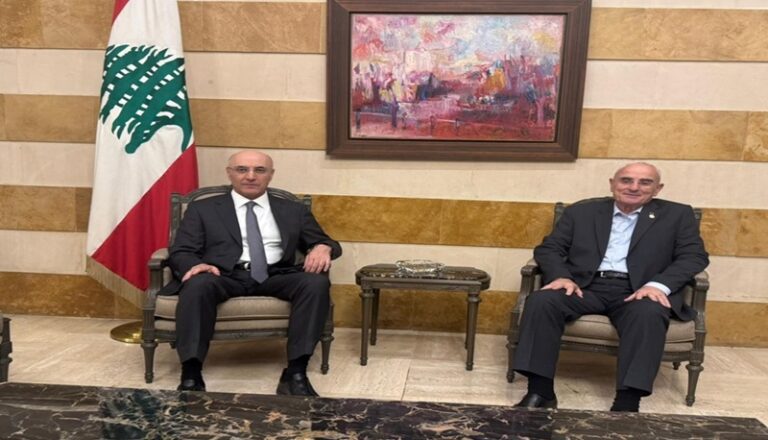 منسى والحجار يتفقّدان غرفة العمليات الإنتخابية: الجيش سيقمع مخالفات أقلام الإقتراع