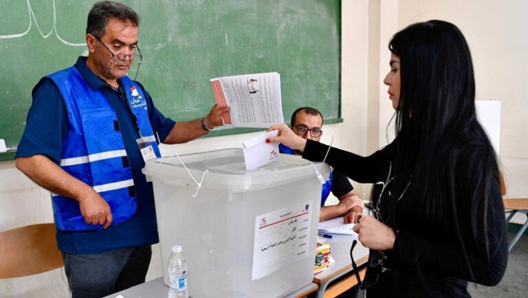 شخص يستحوذ على 21 تصريحاً لمندوبي لائحة في بعلبك ويختفي!