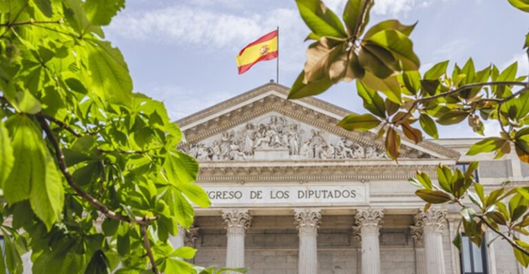 البرلمان الإسباني يوافق على حظر بيع الأسلحة إلى “إسرائيل”