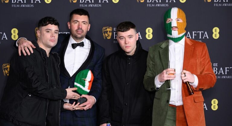 “تحيا حماس، يحيا حزب الله”.. فتح تحقيق مع “Kneecap” في بريطانيا!