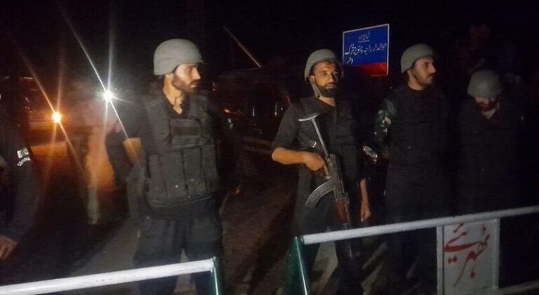 وزير الدفاع الباكستاني: نسعى للسلام لكن سنرد على أي استفزاز