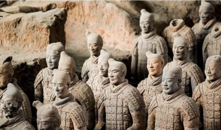 بالفيديو.. كسر تماثيل التاريخ الصيني!