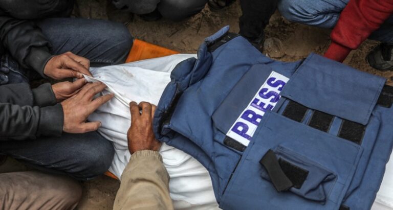 في اليوم العالمي لحرية الصحافة: العالم يحتفل.. وغزة تنزف