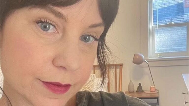 “الزهايمر مبكر”.. ريبيكا تحارب النسيان على “تيك توك”