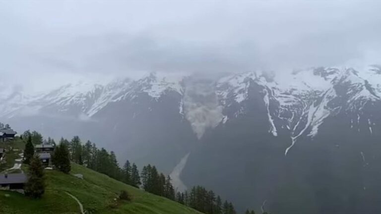 بالفيديو.. كارثة طبيعية في جبال الألب!