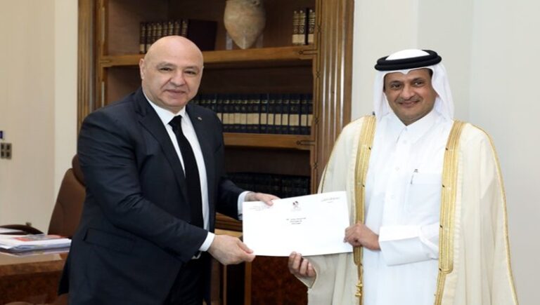 عون تسلم دعوة من أمير قطر للمشاركة في مؤتمر القمة العالمي