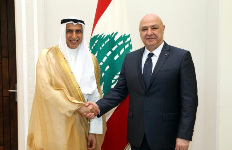 عون: مصممون على اعادة بناء الدولة