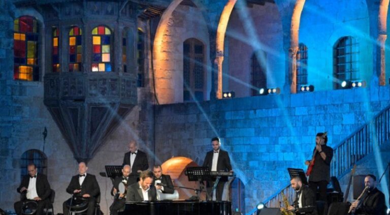 “كلو مسموح” إلى بيت الدين؟