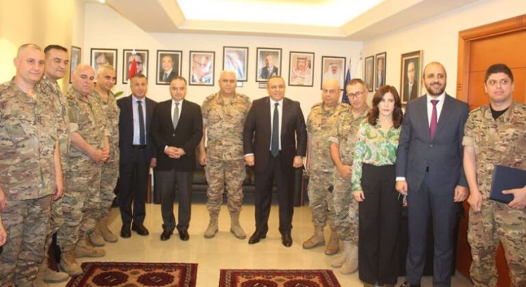 توقيع مذكرة تفاهم بين مركز البحوث والدراسات الاستراتيجية في الجيش واتحاد المصارف العربية