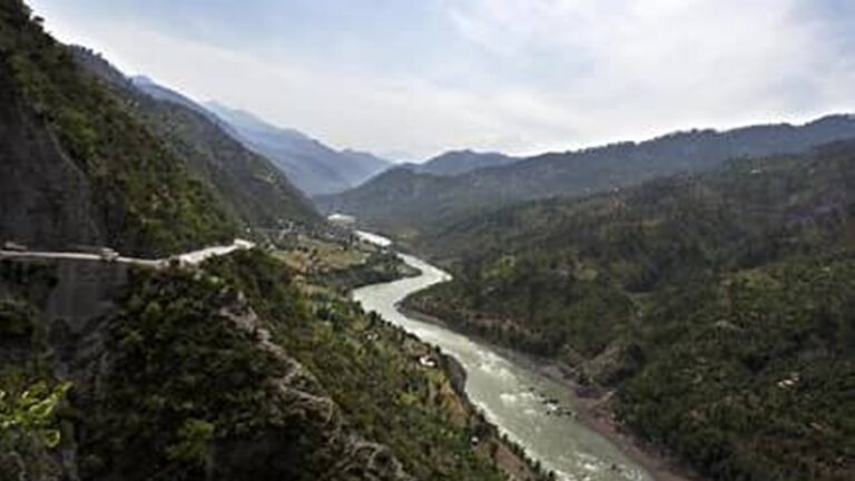 الهند تهدد بقطع المياه عن باكستان