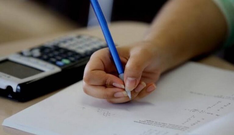 تمديد فترة التسجيل في المدارس والثانويات الرسمية