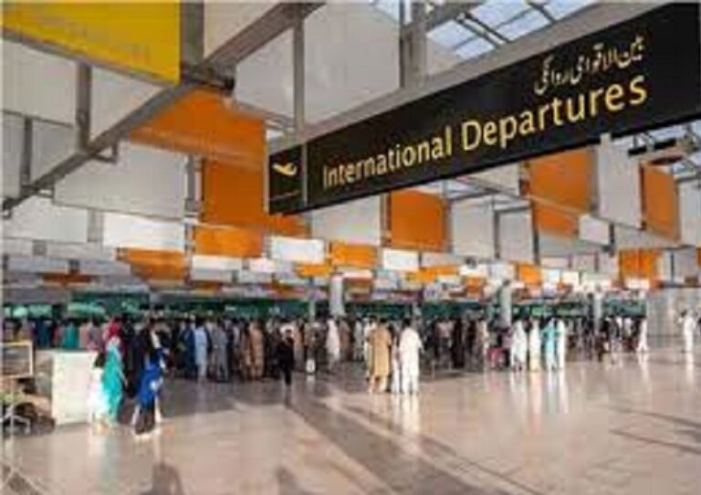 إغلاق ثلاث مطارات رئيسية في باكستان