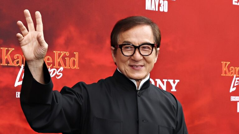 والد جاكي شان “جاسوس”!