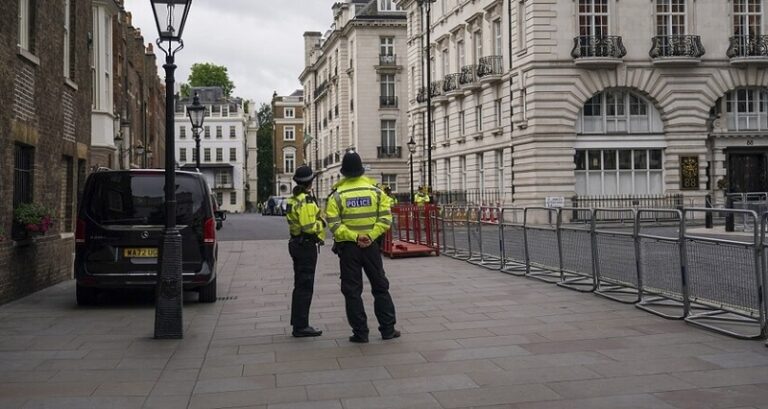 اعتقالات بتهمة إحداث أضرار قرب السفارة الإيرانية في لندن
